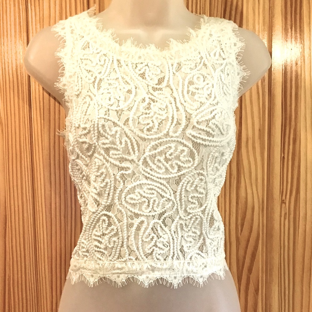 🎉4 Tops For $25🎉NWOT-Beautifully Patterned Off White Top